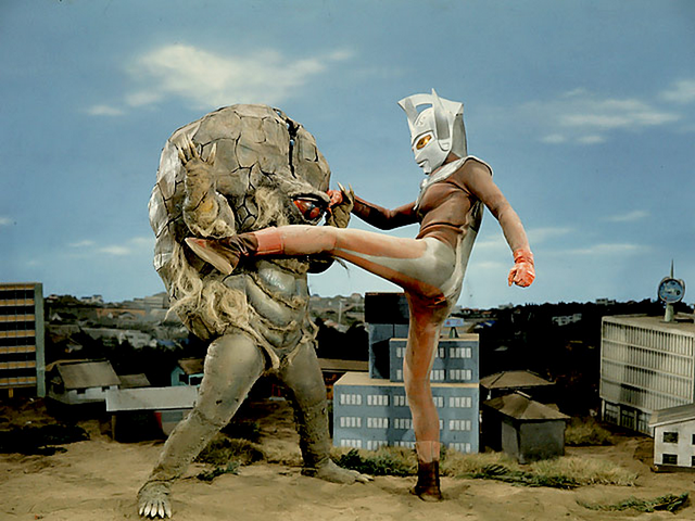 File:Guron v Ultraman Taro.png