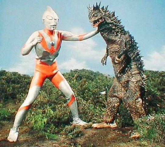 File:Ultraman v Bemlar.png