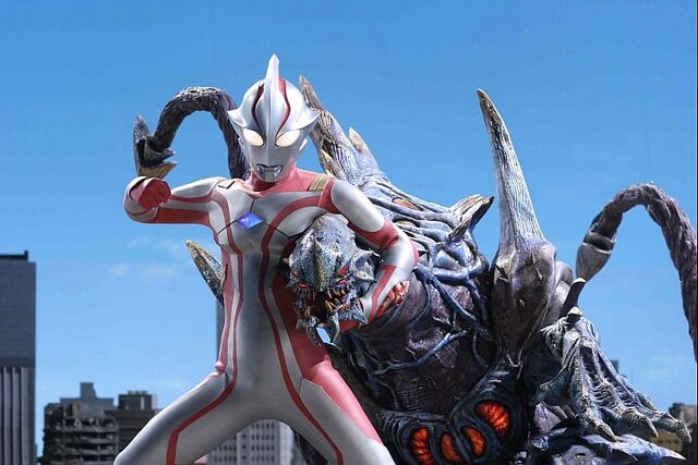 File:Mebius vs Dinozaur.jpg