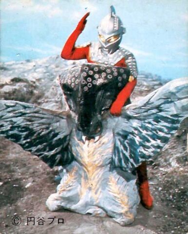 File:Ultraseven vs. Alien Iros.jpg