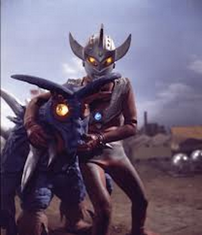 File:Memole v Ultraman Taro.png