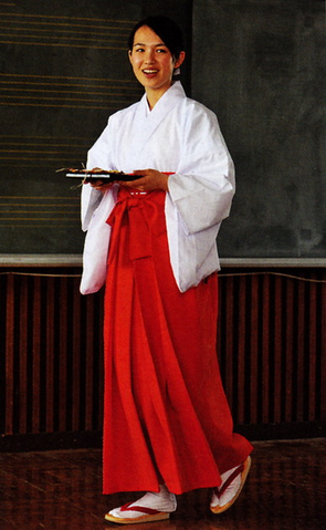 File:Misuzu preistess.png