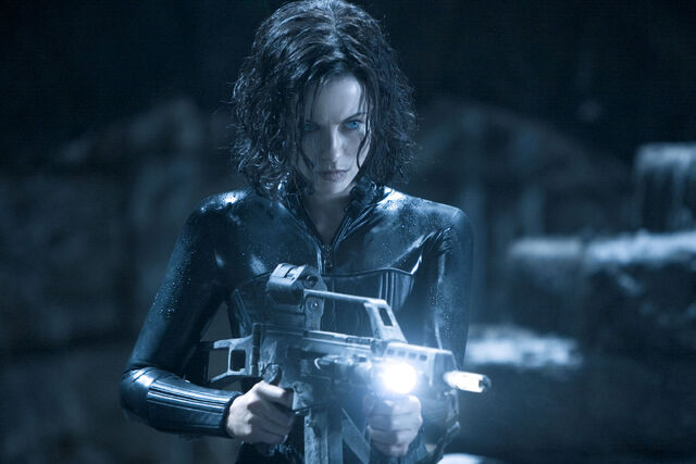 File:Kate-beckinsale-selene-underworld-evolution-2.jpeg