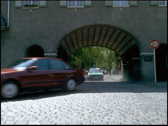 Datei:Verfolgungsjagd-Audi-Streifenwagen-F03-01.jpg