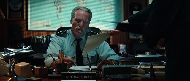 Ficheiro:General-Ross-Learns-of-Banners-Location.jpg
