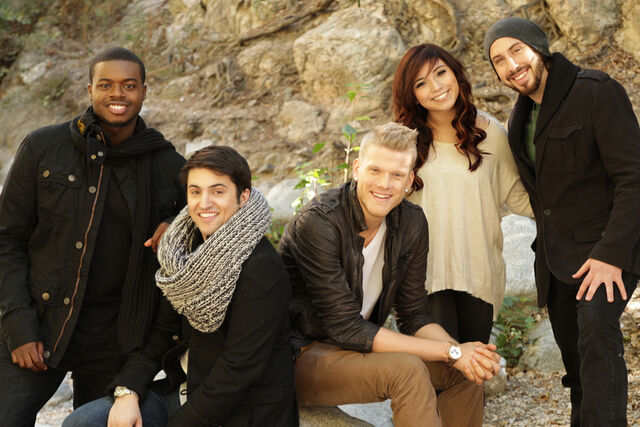 File:Pentatonix-releases-new-song-off-Christmas-album-900x600.jpg
