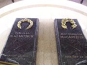 180px-Macarthurtomb