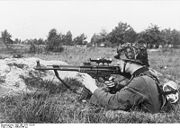 180px-Bundesarchiv Bild 146-1979-118-55, Infanterist mit Sturmgewehr 44