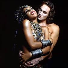 File:Lestat and Akasha.jpg