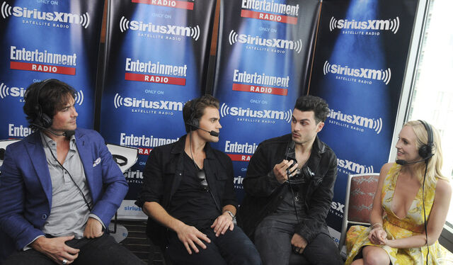 File:2015 SDCC EWRadio 04.jpg