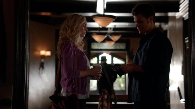 File:7X04-39-StefanCaroline.jpg