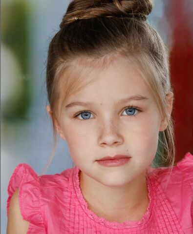 File:Bella Lotz.jpg