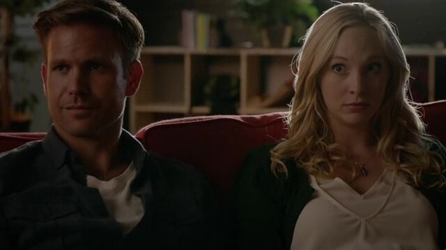 File:7X09-36-AlaricCaroline.jpg