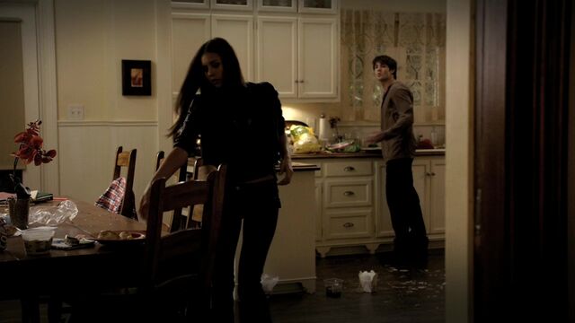File:TVD1x06-Gilbert House 64.jpg