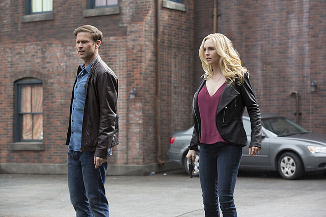 File:TVD720-Alaric-Caroline.jpg
