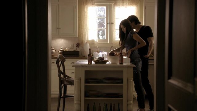 File:TVD2x04-Gilbert House 81.jpg