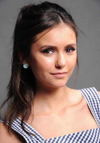 File:2011 Teen Choice Awards 03 Nina Dobrev.jpg