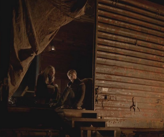 File:Caroline-Stefan 5x16.,..png
