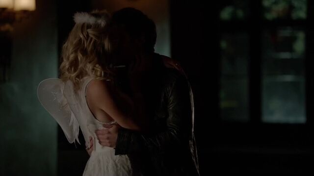 File:7X04-103-StefanCaroline.jpg
