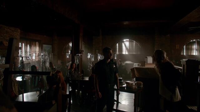 File:7X07-43-CarolineMatt.jpg
