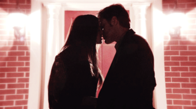 File:Elena-Stefan 5x18-.png