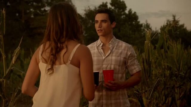 File:6X05-29-ElenaLiam.jpg