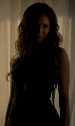 File:Stella-and-dot-trinity-pendant-and-the-vampire-diaries-gallery.png