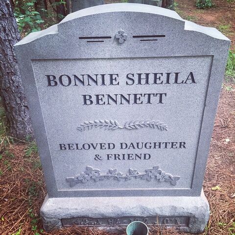 File:Grave-Bonnie.jpg