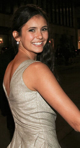 Файл:327px-NinaDobrev08TIFF.jpg