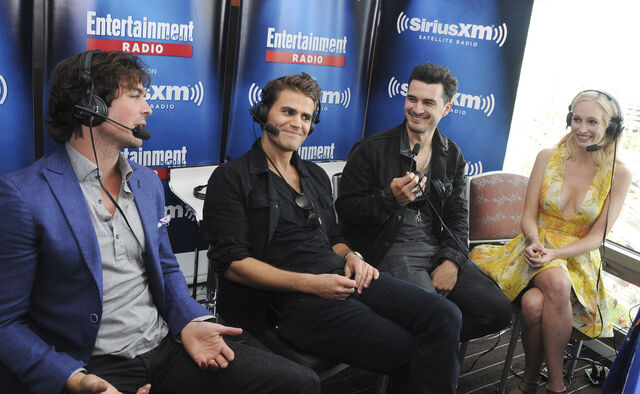 File:2015 SDCC EWRadio 02.jpg