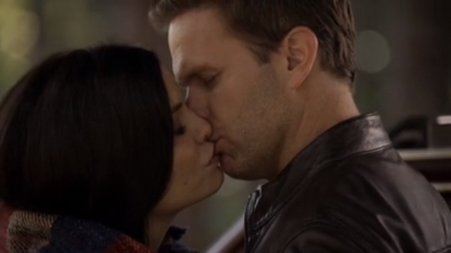 File:Ric-and-jo-kiss.png