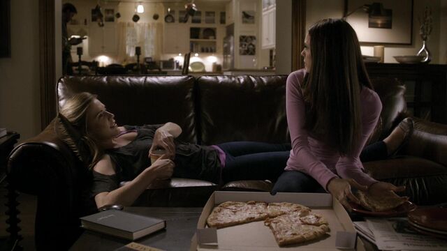 File:TVD2x07-Gilbert House 42.jpg
