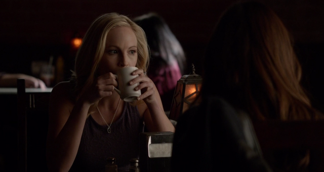 File:Caroline-Elena 5x18.png