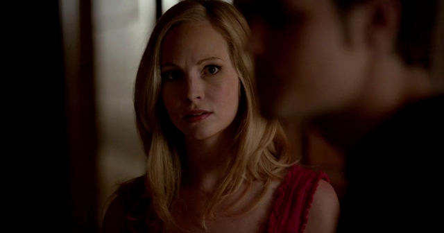 File:Caroline-Stef in 5x20.png