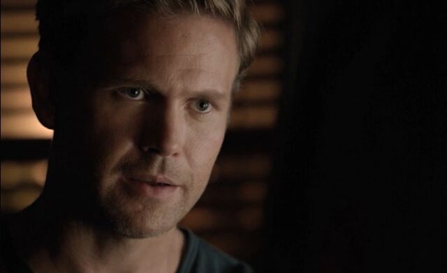 File:Alaric-in-yellow-ledbetter.jpg
