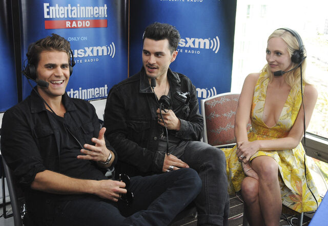 File:2015 SDCC EWRadio 01.jpg