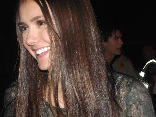 File:Nian-on-Set-of-The-Vampire-Diaries-ian-somerhalder-and-nina-dobrev-26988011-750-563.jpg