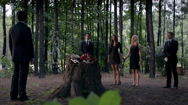 File:Bonnie's funeral.jpg