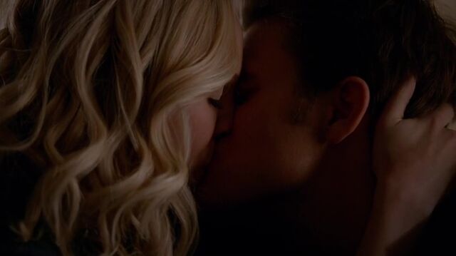 File:7X06-14-StefanCaroline.jpg