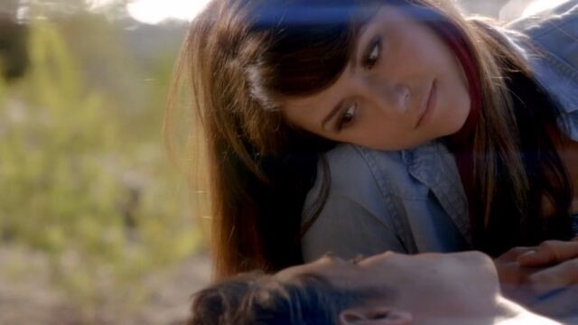 File:Elena TVD 5x02.jpg