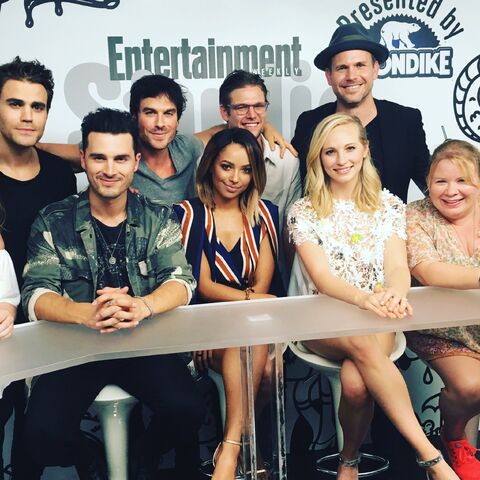 File:2016-07-23 SDCC EW Paul Wesley Michael Malarkey Ian Somerhalder Kat Graham Zach Roerig Candice King Matt Davis Julie Plec.jpg