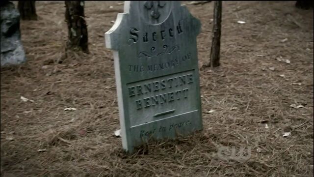File:Ernestinebennettgrave.jpg