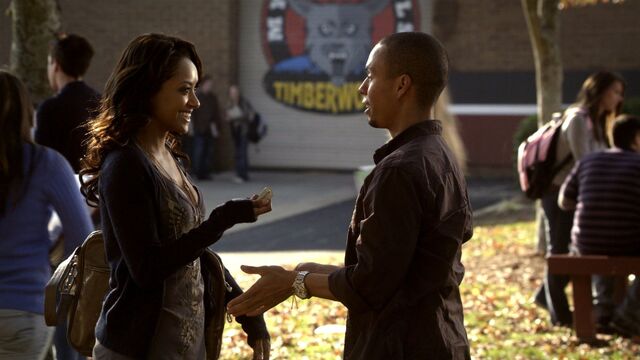 File:Bonnie and Luka Channeling TVD 2x10.jpg