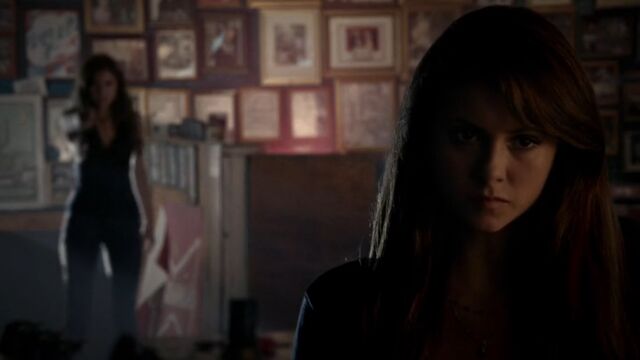 File:Elena 7 TVD 5x03.jpg
