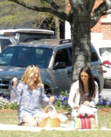 File:Candice-on-set-of-The-Vampire-Diaries-2x22-As-I-Lay-Dying-candice-accola-20951287-450-554.jpg