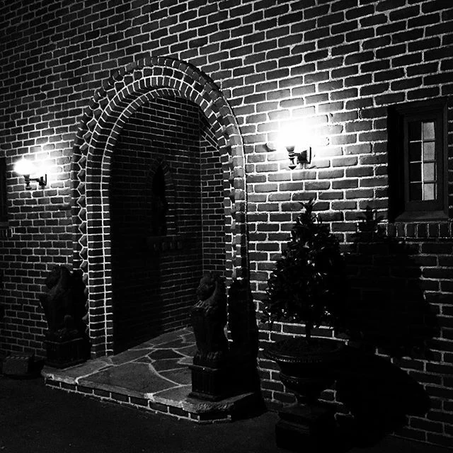 Image Salvatore Boarding House S7 Entrance.jpg The Vampire Diaries