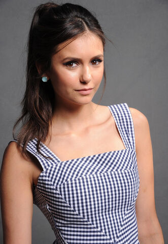 File:2011 Teen Choice Awards 04 Nina Dobrev.jpg