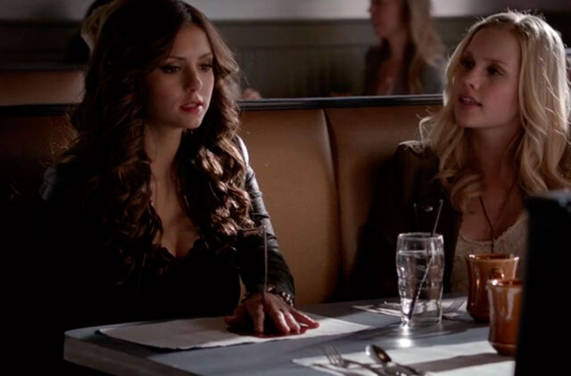 File:The-Vampire-Diaries-4x18---Katherine-e-Rebekah.jpg