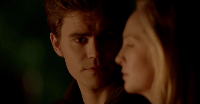File:Stefan and Caroline in 5x20.png