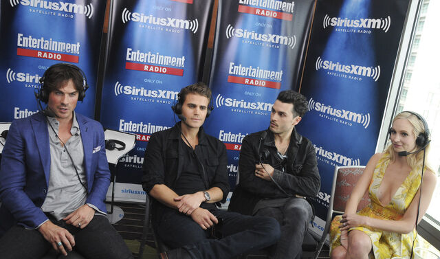 File:2015 SDCC EWRadio 03.jpg
